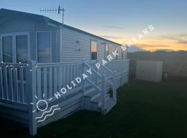 Sunset - A Relaxing Gold 3 bed holiday home at Seal Bay Resort，位于奇切斯特的乡村别墅