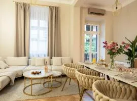 Luxury Leo Apartment Garden & Spa