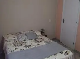 Casa compacta e arejada com wifi na zona norte