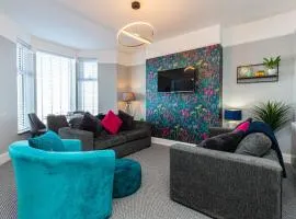Stylish Seafront 2 Bedroom Apartment - Brand New