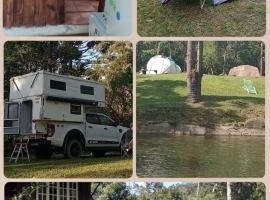 Gran Camping Cabanas da Fazenda，位于维奥康德马奥阿古利亚斯内格拉斯峰附近的酒店