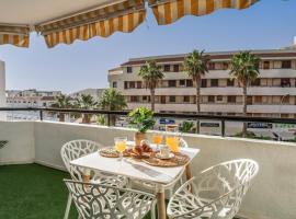 SUMMERLAND LUXURY APARTMENT lN LOS CRISTIANOS，位于洛斯克里斯蒂亚诺斯的海滩短租房