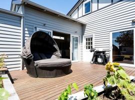 Entire holiday house - Geelong - Sleeps 6，位于Belmont的酒店