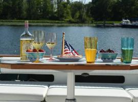 Beautiful Yacht on Catskill Creek，位于卡茨基尔的船屋