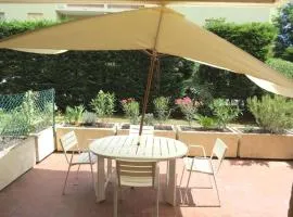 Studio avec Coin-Nuit, Terrasse et Parking, Centre Sainte-Maxime, Proche Plages - 4 Pers. - FR-1-780-61