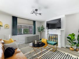 Contemporary loft 5-min to downtown，位于匹兹堡的酒店