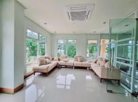 Condo Studio Suites with Balcony and swimming pool, Palawan，位于公主港的酒店
