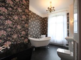 Suite Georg Anno 1869 HERRENHAUS VIECHELN，位于Behren-Lübchin的酒店