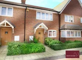 Wokingham - 2 Bed House with parking and garden