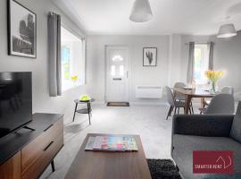 Wokingham - 2 Bed Stylish House, Central - Parking，位于沃金厄姆的酒店