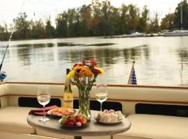 Charming Yacht on Catskill Creek，位于卡茨基尔的船屋