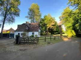 3 bed house near Gatwick and Redhill