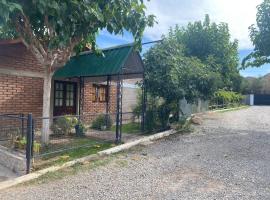 Cabañas las viñas full，位于Anguinán的酒店