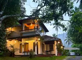 Thoppil Heritage Home Stay