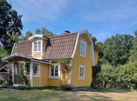 Trevliga stugor i Torhamn, perfekt för familjer，位于卡尔斯克鲁纳的乡村别墅