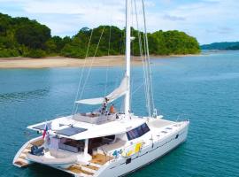 "Marea" Sunreef 62 Catamaran with Crew all inclusive，位于Isla Wichitupo Grande的船屋