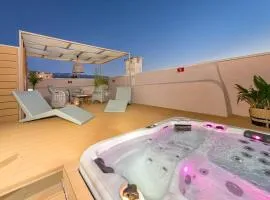 Amazing apartment with private outdoor jacuzzi!!