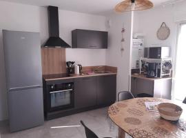 Appartement T2 idéal 2 personnes-150 m de la plage，位于比斯卡罗斯的酒店