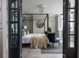Exclusive Premium Large Solihull House - Sleeps 9 - 5 mins from NEC，位于索利赫尔的酒店