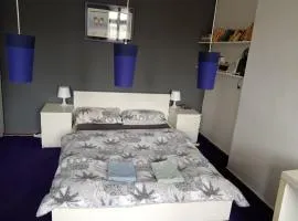 Private bedroom near Alexanderplatz in Sharing Apartment