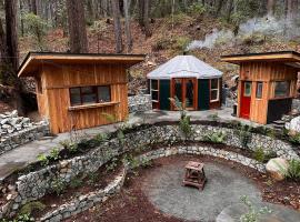 Magical Yurt in the woods - 2 miles from town，位于内华达城的豪华帐篷