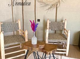 Nomadica Luxury Camp，位于梅尔祖卡的酒店