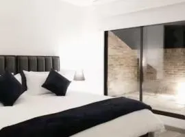 Apartamento moderno con balcón o terraza