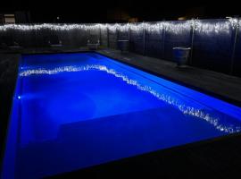 Hobbiton Pool House，位于玛塔玛塔的带泳池的酒店