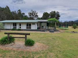 Feathertop Views and Barn，位于Wandiligong的酒店