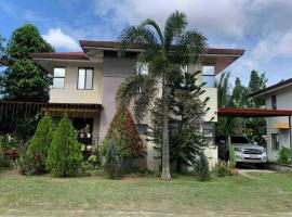 Fully furnished spacious house in Nuvali，位于卡兰巴的酒店