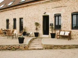 Les Blés Dorés maison 3 chambres et Les Graines de Lin maison 3 chambres, 2 gites indépendants avec moutons et piscine, à côté de Beaune