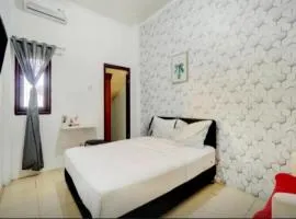 RedDoorz near Plaza Araya Malang