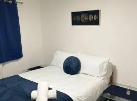 Salford Central 2-Bed Bliss - Near Uni & Shopping