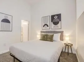 CozySuites - 1BR with Direct Skybridge Access #2