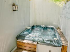 Private Outdoor Spa, Fire Pit, Cinema Room - THE COTTAGE COOLUM BEACH，位于库鲁姆海滩的乡村别墅