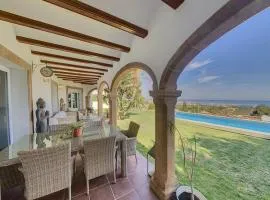 Elegante Villa con Espectaculares Vistas al Mediterraneo