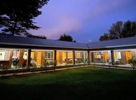 Village Lodge Harrismith，位于哈里史密斯的酒店