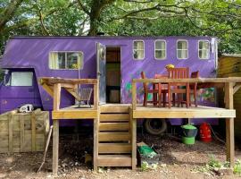 Camp Hillcrest Horsebox，位于利德尼的酒店