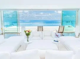 Oceanfront Penthouse, Private Pool, Spa Tub and Gym!