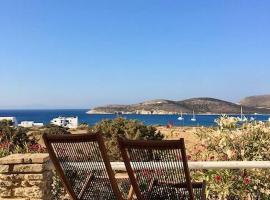 Spacious Antiparos Apartment 2 Bedrooms Apartment Malachor Stunning Sea Garden Views Agios Georgios，位于安提帕罗斯岛的酒店