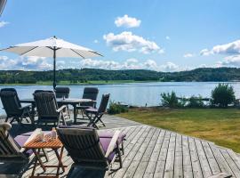 Three-Bedroom Holiday Home In Brastad，位于布拉斯泰德的酒店