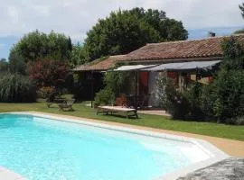 Maison avec piscine et patio