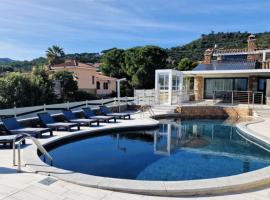 Luxury Villa with gorgeous Pool and Free Parking，位于普拉的酒店