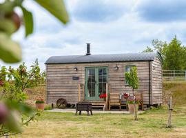 Coldharbour Luxury Shepherds Hut，位于Stone的酒店