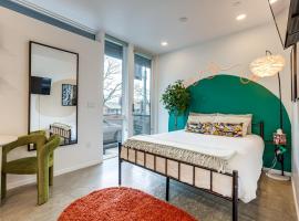 Colorful and Chic Sacramento Studio - Pets Welcome!，位于萨克拉门托的公寓