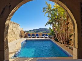 Sardinella - 3 bedrooms Farmhouse including a pool in Xaghra - Gozo，位于圣朱利安斯的酒店