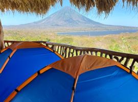 Hostel & Camping Sol Y Luna Ometepe，位于Balgue的豪华帐篷营地