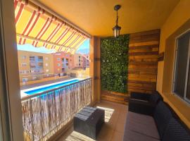 Apartamento céntrico en Candelaria con piscina II，位于坎德拉里亚的带停车场的酒店