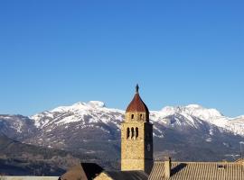 Grande maison familiale en Ubaye，位于Faucon-de-Barcelonnette的酒店