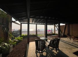 The Oceanfront Residence，位于安伯朗戈德的酒店